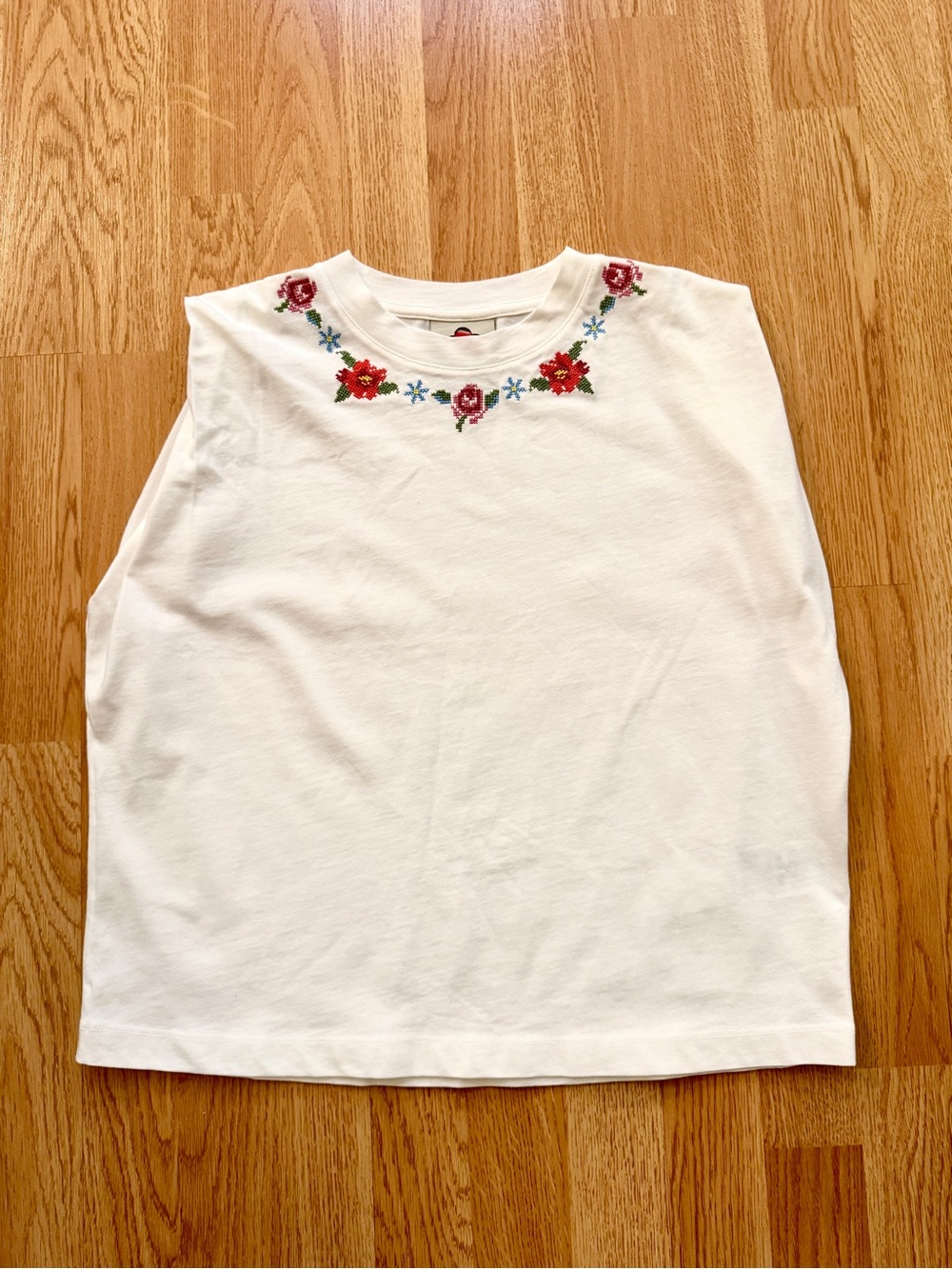 NWOT Farm Rio Cross-Stitch Flowers Muscle Tee White- XXS